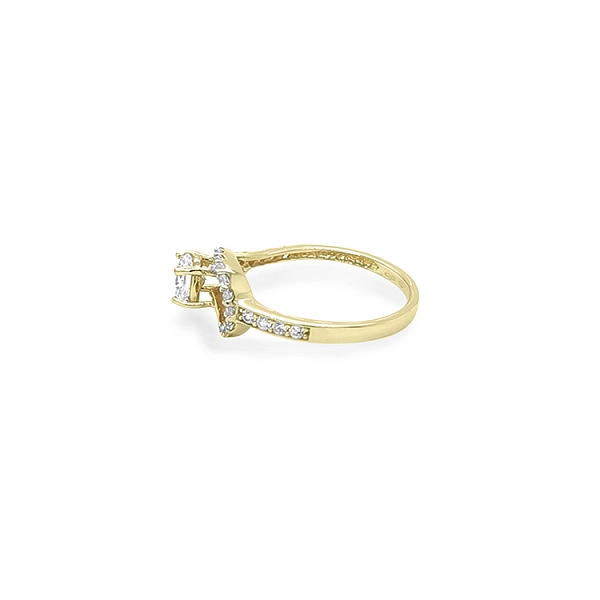 Goldring mit Zirkonen