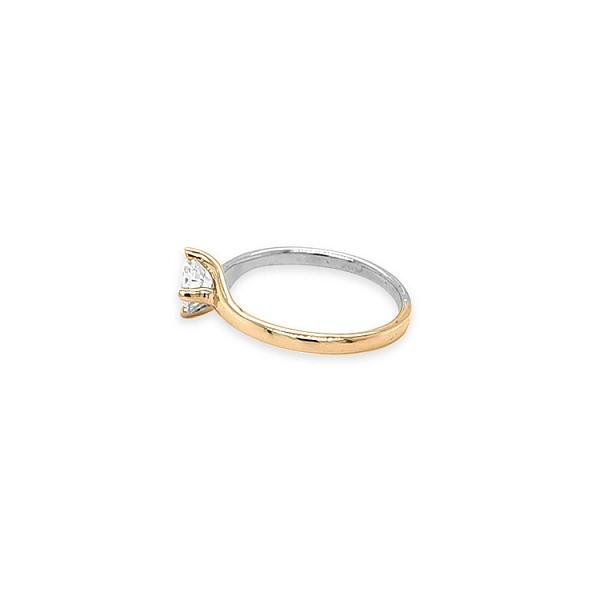 Verlobungsring mit Zirkon aus kombiniertem Gold