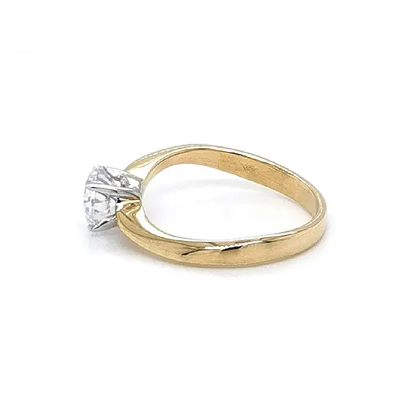 Gold Verlobungsring mit Zirkon