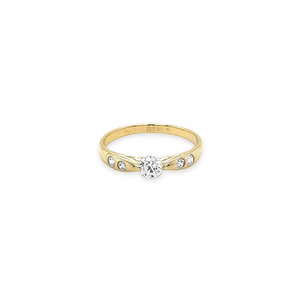 Verlobungsring aus Gold mit kubischem Zirkon