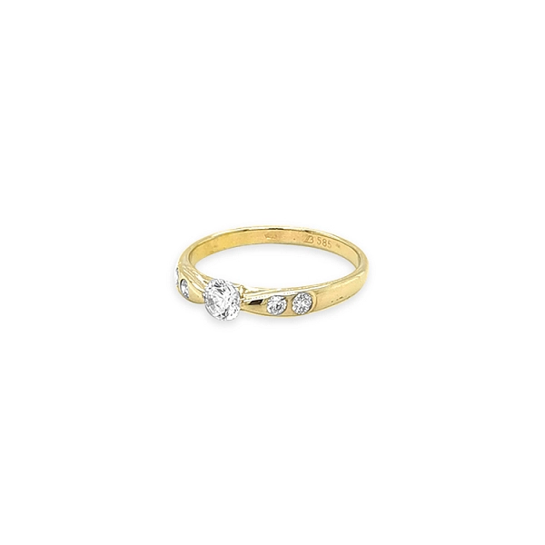 Verlobungsring aus Gold mit kubischem Zirkon
