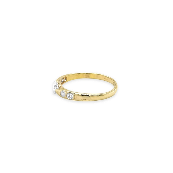 Verlobungsring aus Gold mit kubischem Zirkon