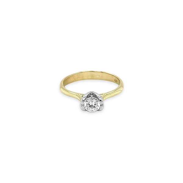 Verlobungsring aus Gold mit kubischem Zirkon