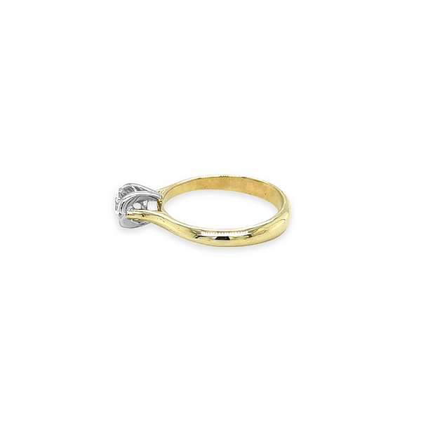Verlobungsring aus Gold mit kubischem Zirkon