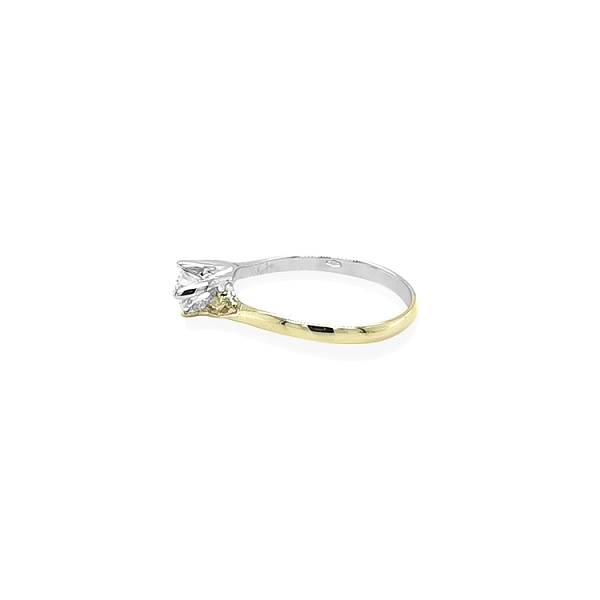 Verlobungsring mit Zirkon aus kombiniertem Gold