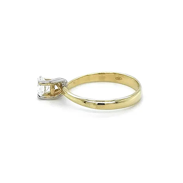 Gold Verlobungsring mit Zirkon