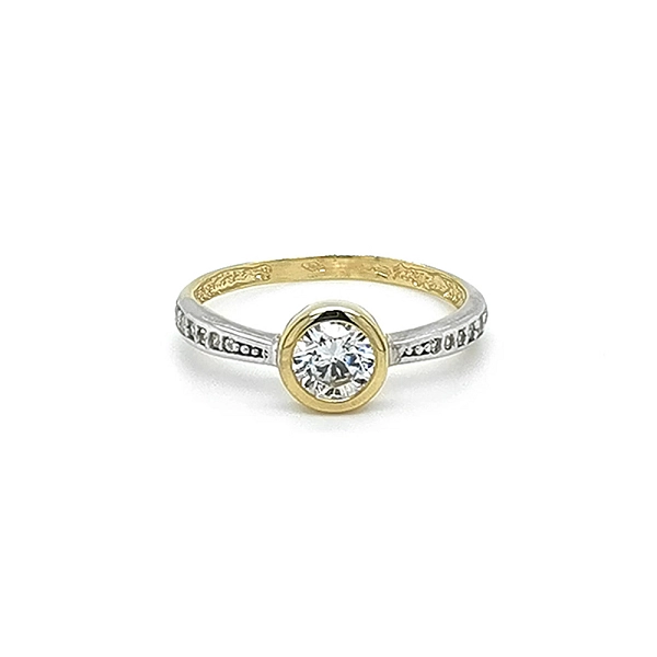 Verlobungsring mit Zirkonen aus kombiniertem Gold