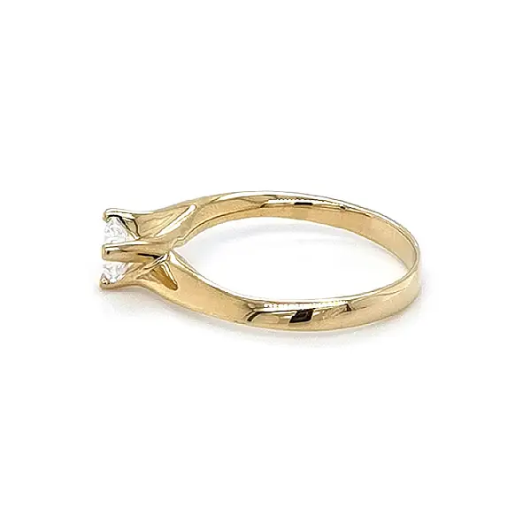 Gold Verlobungsring mit Zirkon