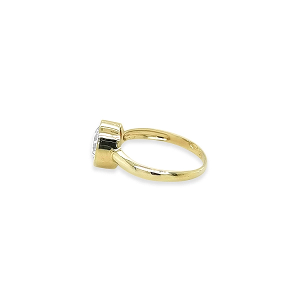 Verlobungsring aus Gold mit kubischem Zirkon