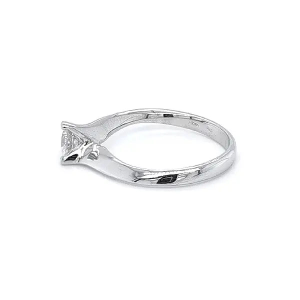 Verlobungsring mit Zirkon aus Weißgold