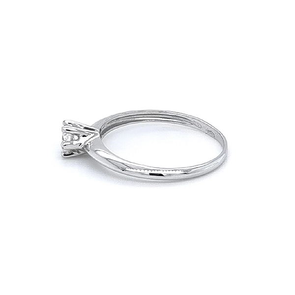 Verlobungsring mit Zirkon aus Weißgold