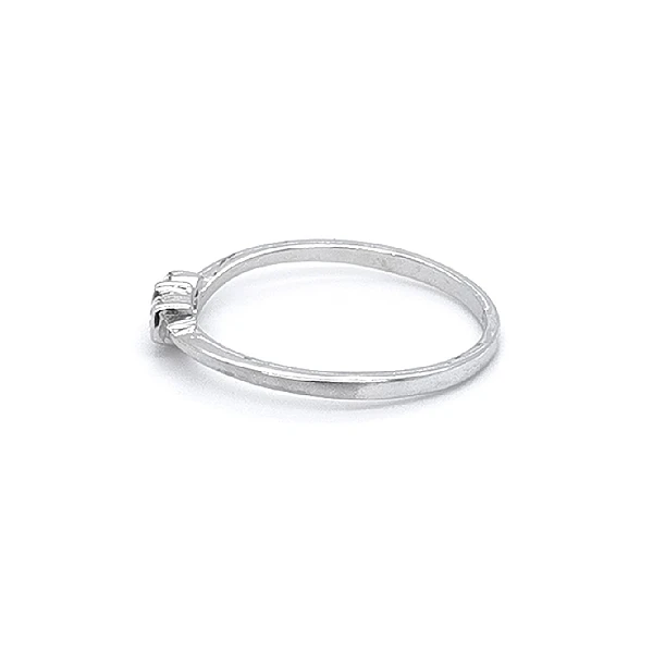 Ring mit Zirkonen aus Weißgold