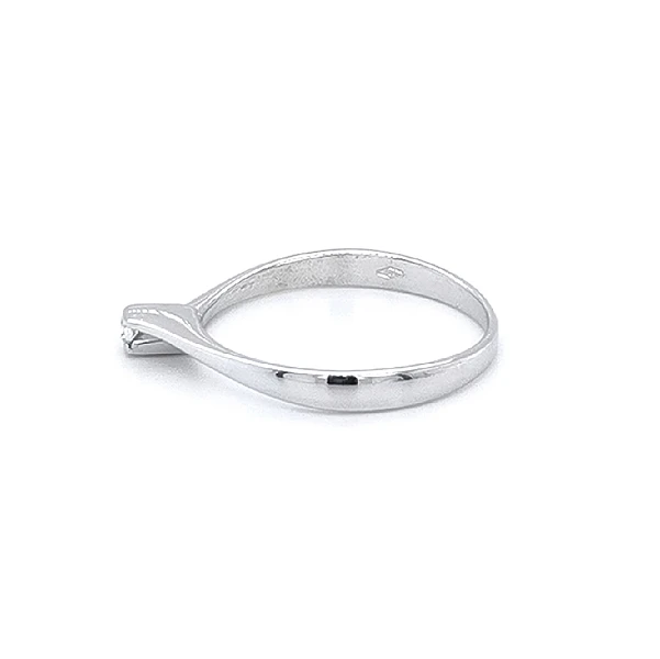 Verlobungsring mit Zirkon aus Weißgold