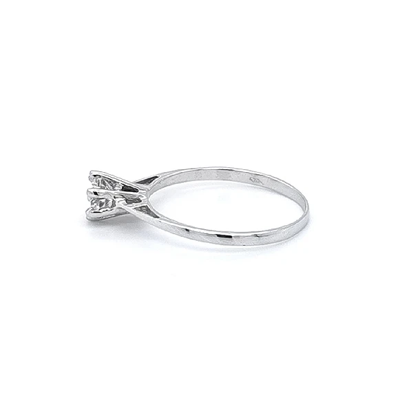 Verlobungsring mit Zirkon aus Weißgold