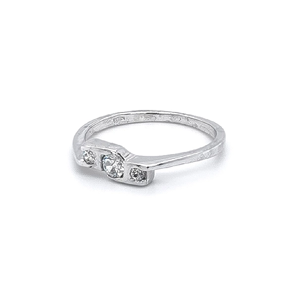 Ring mit Zirkonen aus Weißgold