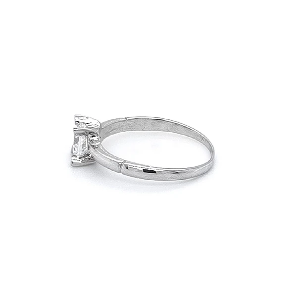 Verlobungsring mit Zirkon aus Weißgold