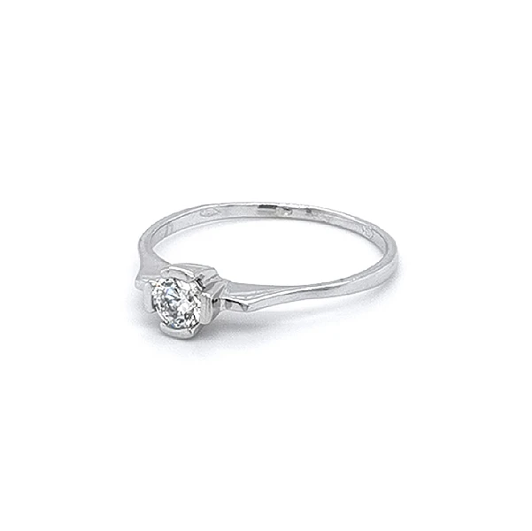 Verlobungsring mit Zirkon aus Weißgold