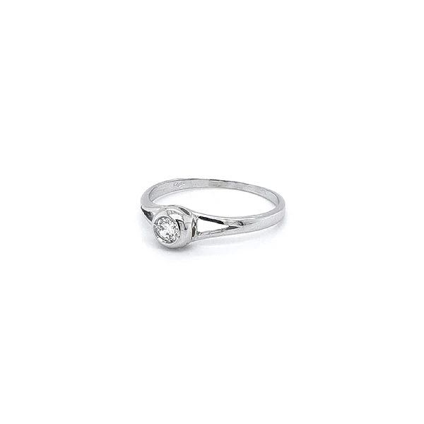 Verlobungsring mit Zirkon aus Weißgold