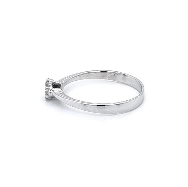 Ring mit Zirkonen aus Weißgold