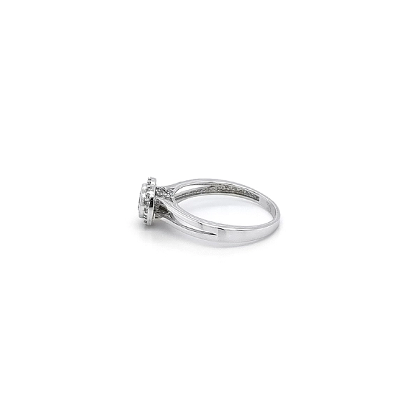 Verlobungsring mit Zirkonen aus Weißgold