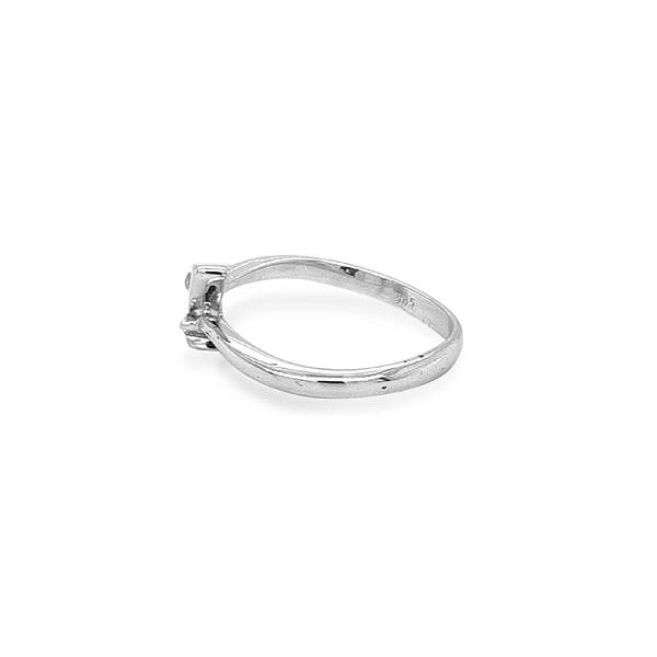 Goldring mit Zirkonen