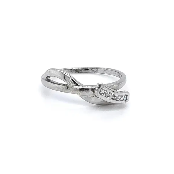 Ring mit Zirkonen aus Weißgold