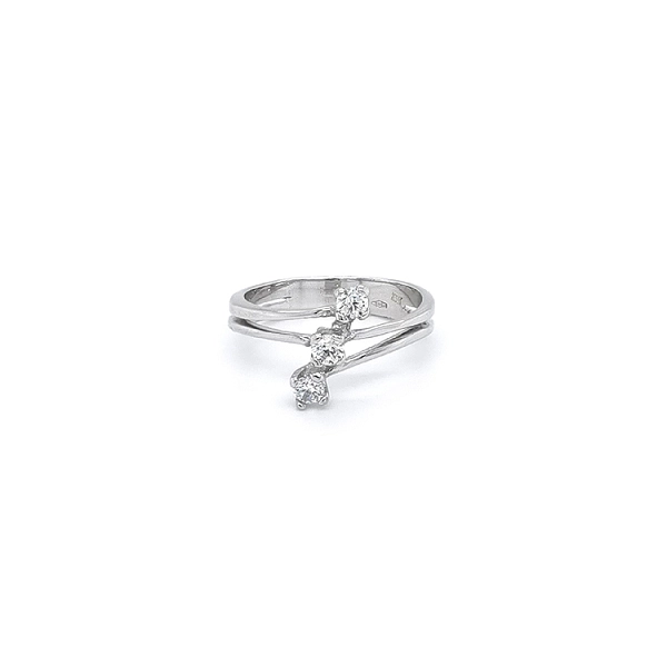 Ring mit Zirkonen aus Weißgold