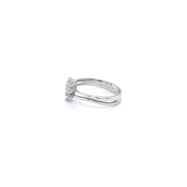Ring mit Zirkonen aus Weißgold