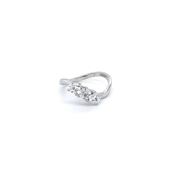 Ring mit Zirkonen aus Weißgold