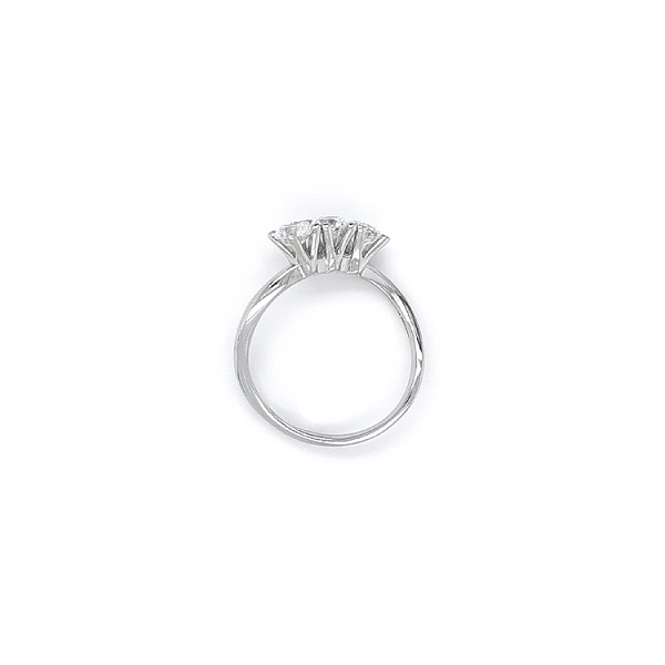 Ring mit Zirkonen aus Weißgold