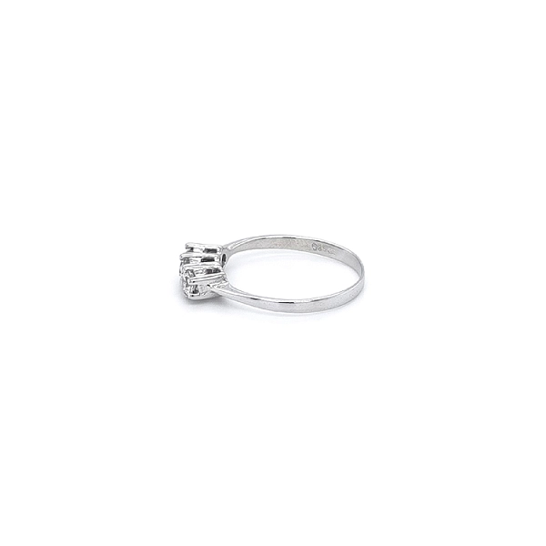 Ring mit Zirkonen aus Weißgold