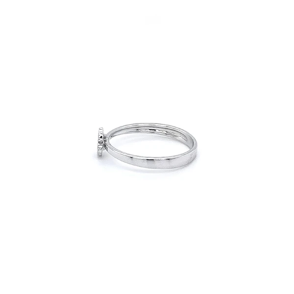 Ring mit Zirkonen aus Weißgold