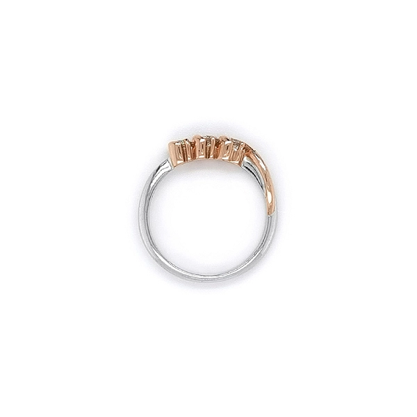 Ring mit Zirkonias in Gold-Kombination