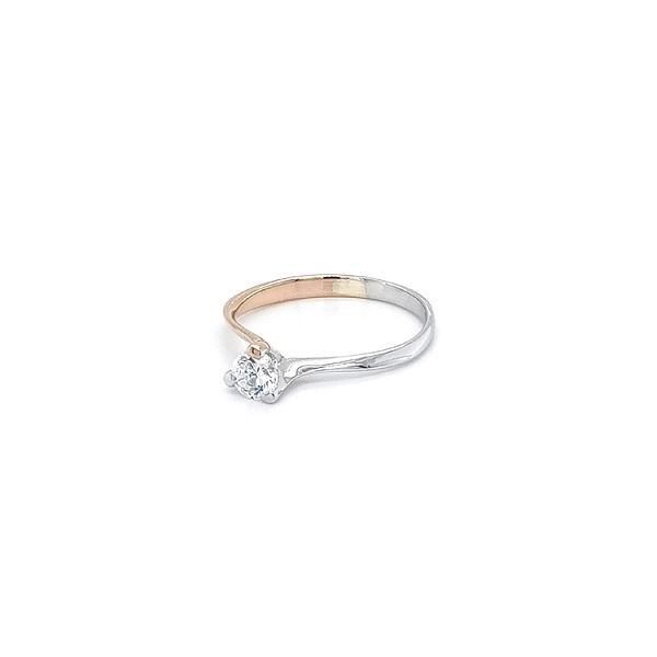 Verlobungsring mit Zirkon aus kombiniertem Gold