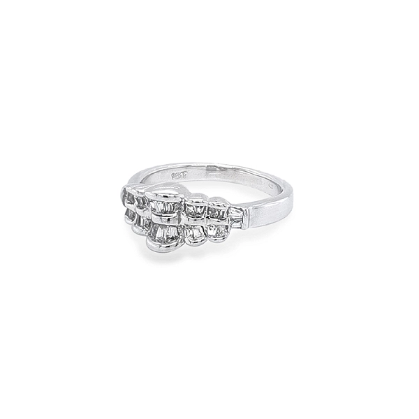 Goldring mit Zirkonen