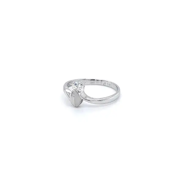 Ring mit Zirkon aus Weißgold