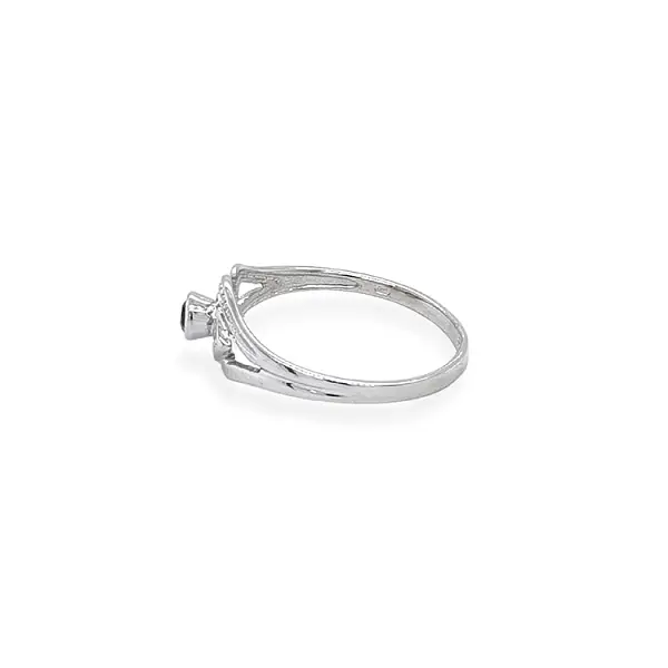 Goldring mit schwarzem Stein
