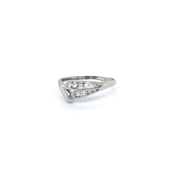 Ring mit Zirkonen aus Weißgold