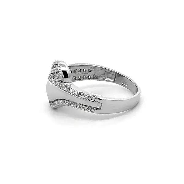Ring mit Zirkonen aus Weißgold