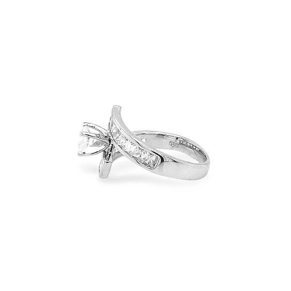 Goldring mit Zirkonen