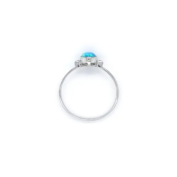 Ring mit Opal aus Weißgold