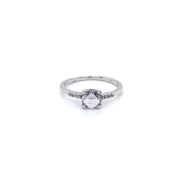 Ring mit Amethyst aus Weißgold