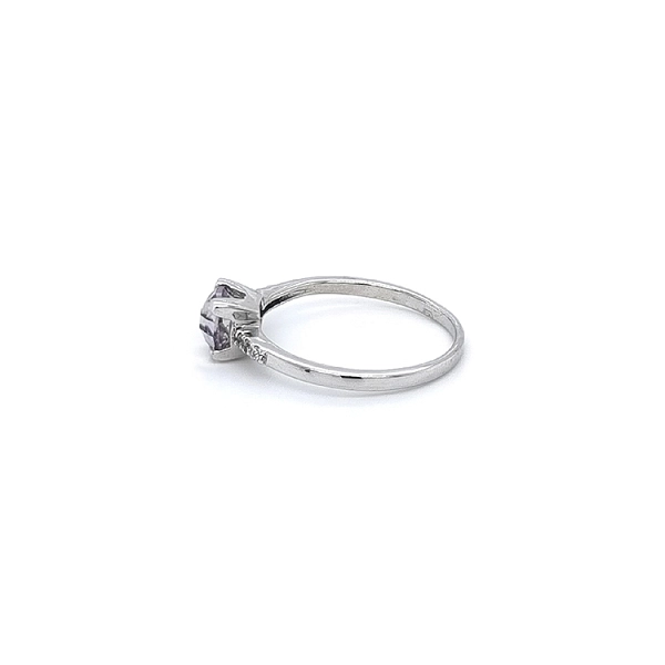 Ring mit Amethyst aus Weißgold