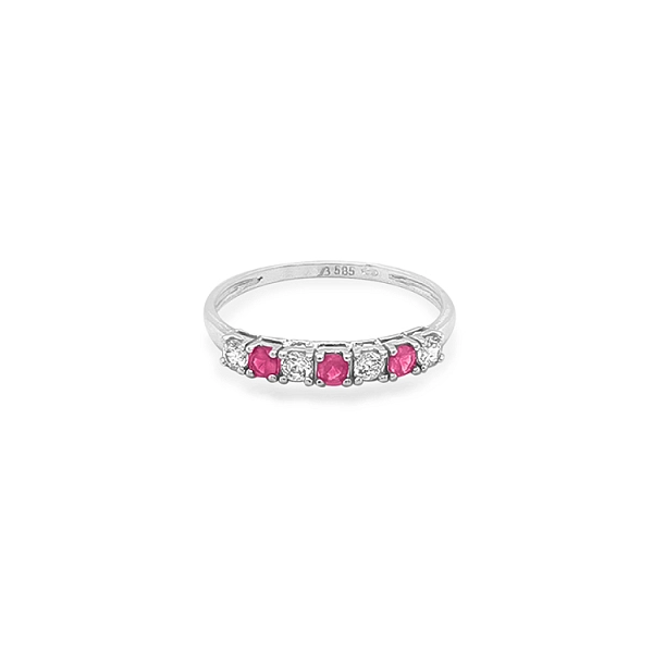 Goldring mit farbigen Steinen