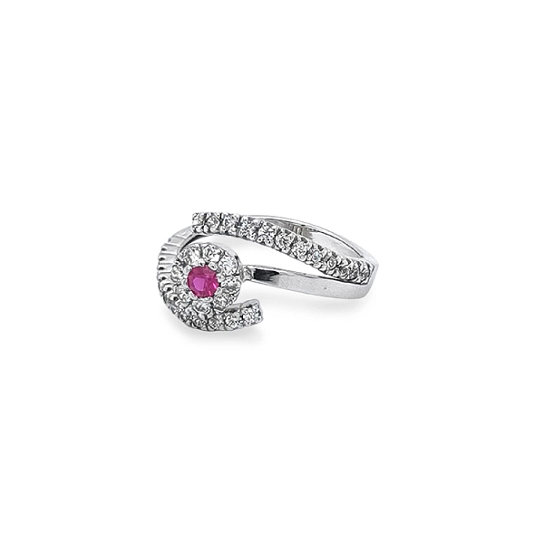 Goldring mit farbigen Steinen