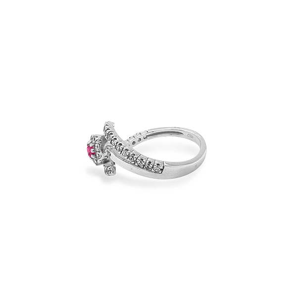 Goldring mit farbigen Steinen