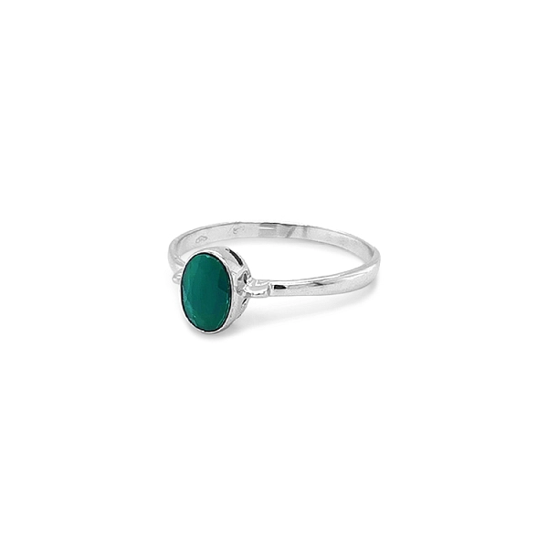 Goldring mit grünem Stein