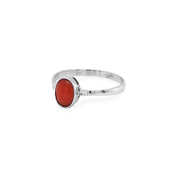Goldring mit Koralle