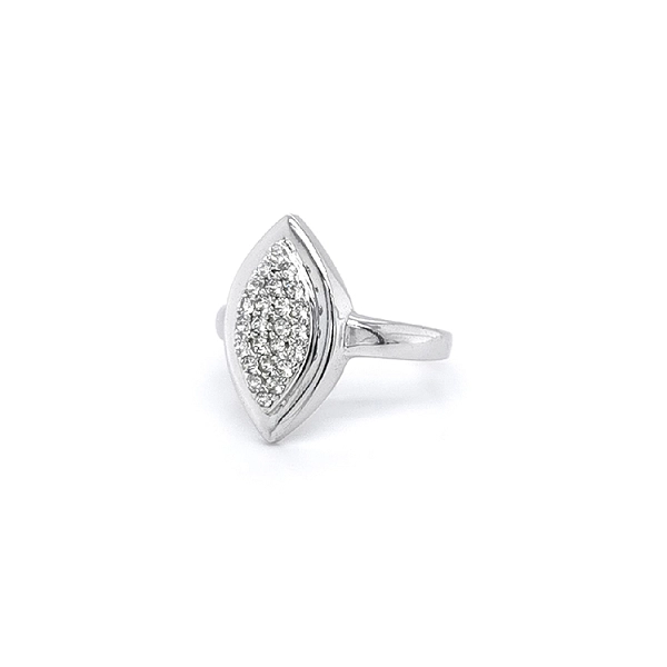 Ring mit Zirkonen aus Weißgold