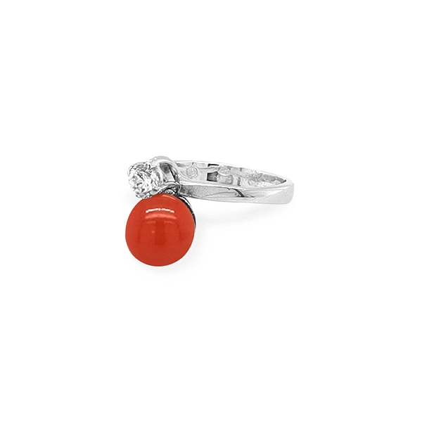 Goldring mit Koralle